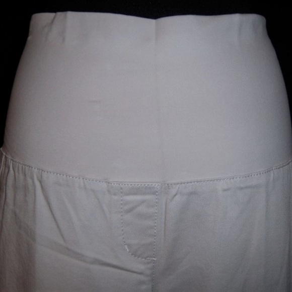 NWT Ann Taylor LOFT Maternity Khaki Cropped Pants - Picture 2 of 4